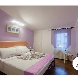 la-mansarda-del-centro.hotelitalianriviera.com/